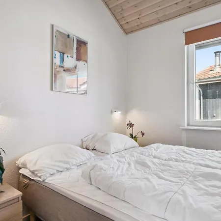4 Bedroom Stunning In Casa vacanze Gråsten
